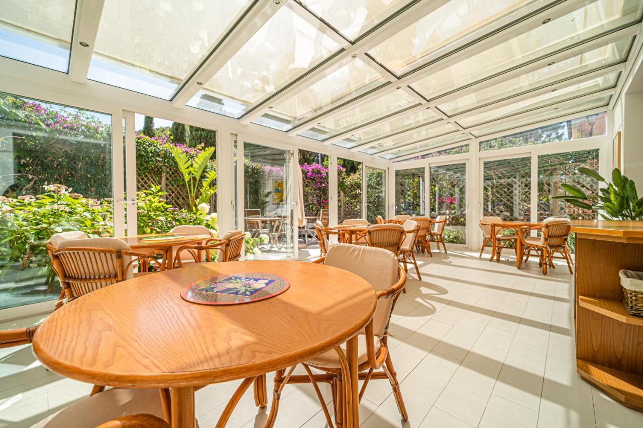 Hotel Yacht Club Марчана Марина Екстериор снимка
